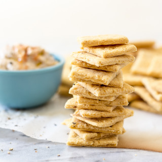 Hummus Crackers – Vegan + Gluten-free